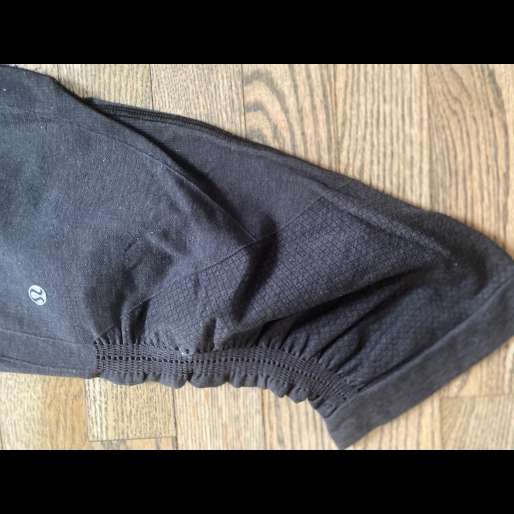 Lululemon size 8 crop legging - black